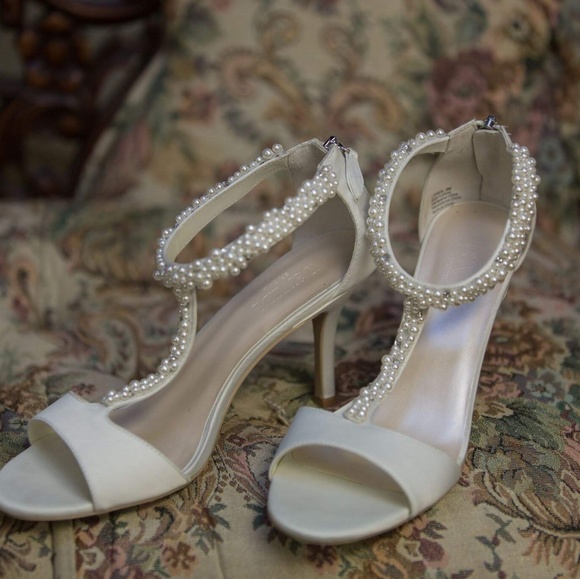 David's Bridal Shoes - David's Bridal Pearl & Crystal T strap sandal
